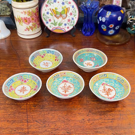 CONJUNTO DE MINI TIGELAS ORIENTAIS EM PORCELANA