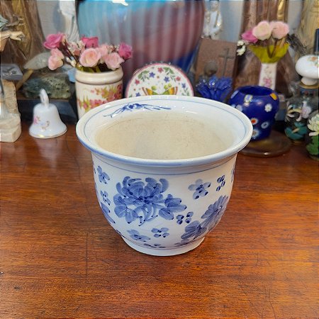 VASO CACHEPÔ ANTIGO EM PORCELANA AZUL E BRANCA