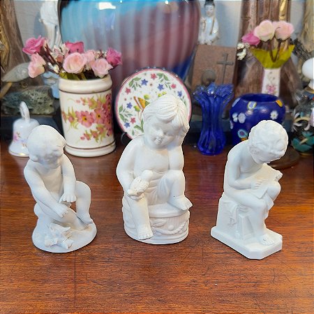 TRIO DE ESCULTURAS ANTIGAS EM BISCUIT