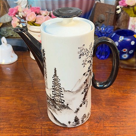 ANTIGO BULE EM PORCELANA ORIENTAL