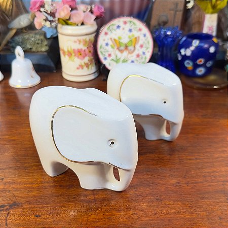 PAR DE ELEFANTES DE PORCELANA