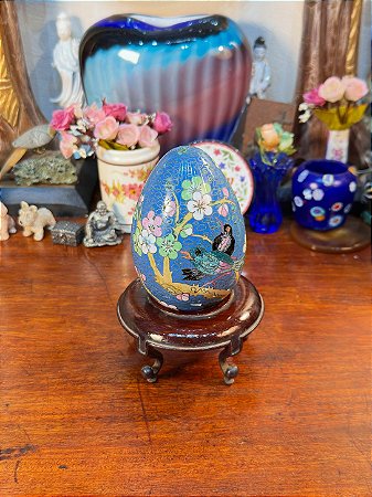 Ovo Cloisonné com Base de Madeira.