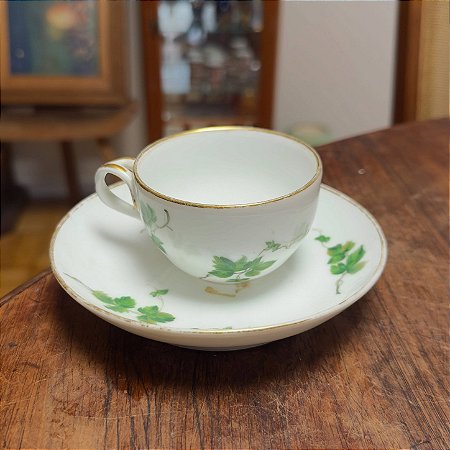 Xícara de Café com Pires em Porcelana.