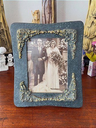 Porta-Retrato Antigo com Foto de Casamento de Época.