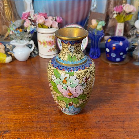Vaso em Cloisonné - Decoração Floral de Peônias e Fundo Amarelo