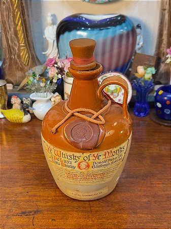 Antiga Garrafa vazia em Cerâmica Ye Whisky of Ye Monks 1L