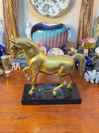 Imponente Escultura de Cavalo em Bronze.