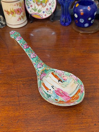 Antigo Colherão em Porcelana Chinesa Família Rosa.