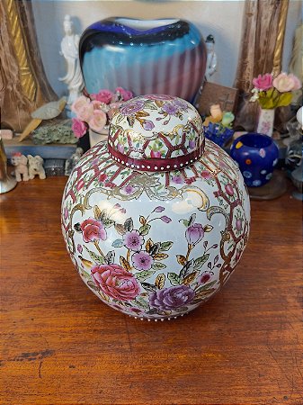 Antigo Potiche em Porcelana Oriental (Treliçado com Peônias).