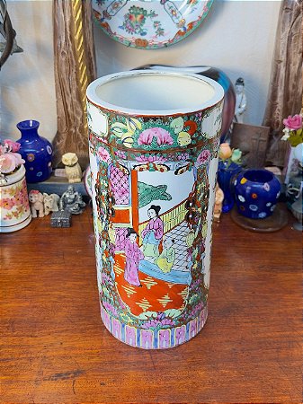 Vaso Cilíndrico em Porcelana Chinesa Família Rosa