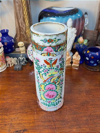 Vaso Cilíndrico Antigo em Porcelana Chinesa Família Rosa.