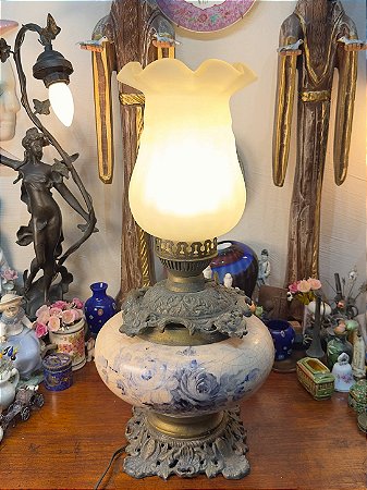 Antigo Abajur Pata Choca em Porcelana Craquelada Rosada.