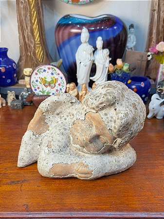 Escultura de Anjo em Terracota Craquelada.