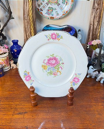 Antigo prato em porcelana Mauá.