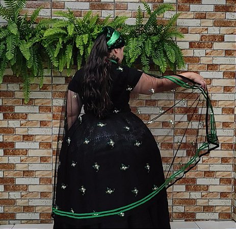 Capa de tule bordado preto/verde