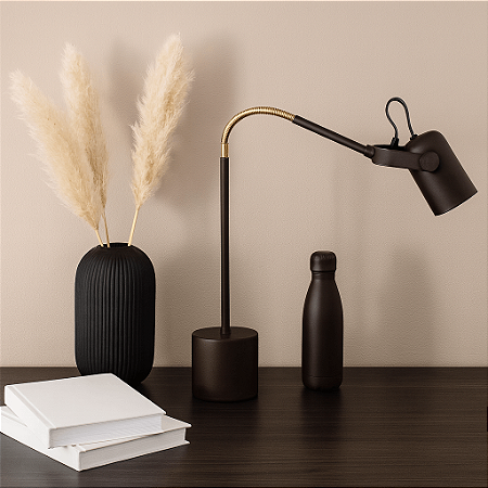 Luminária de Mesa Nelle Com Cúpula Articulada