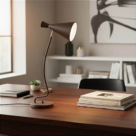 Luminária de Mesa Varina Com Haste Curvada e Cúpula Articulada