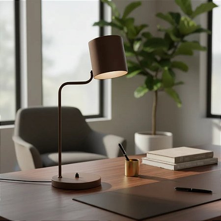 Luminária de Mesa Elyra Com Haste Curvada e Cúpula Articulada