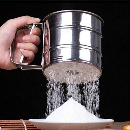 Tapioqueira Polvilhador Peneira Caneca com Gatilho Manual Aço Inox Açucar Farinha Tapioca Cozinha Multiuso