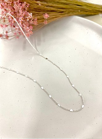 COLAR GROUMET COM MINI CORAÇÕES 60CM