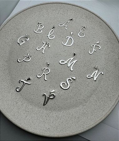 COLAR CORRENTE SINGAPURA COM PINGENTE DE INICIAL