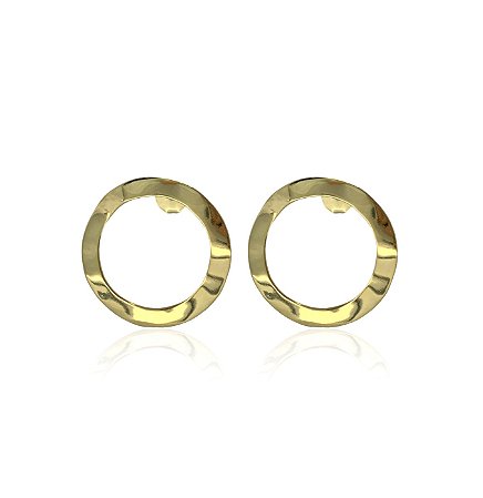 BRINCO CÍRCULO ARGOLA FRONTAL MARTELADA CARMEM FOLHEADO A OURO 18K.