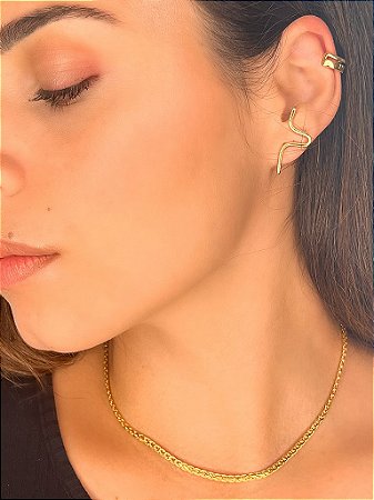 BRINCO COBRINHA EAR HOOK MINIMALISTA FOLHEADO A OURO 18K.