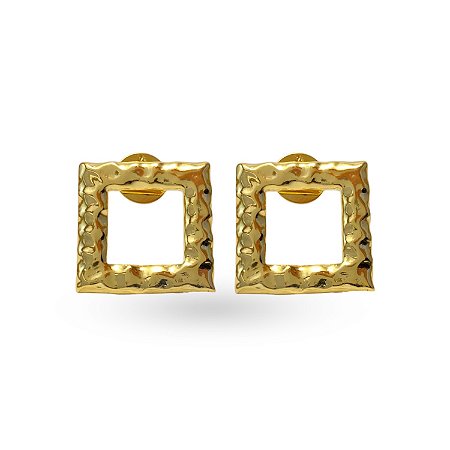 BRINCO QUADRADO  ORGÂNICO VAZADO MIRANDA BANHADO A OURO 18K.