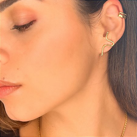 PIERCING FAKE LISO FOLHEADO A OURO 18K.