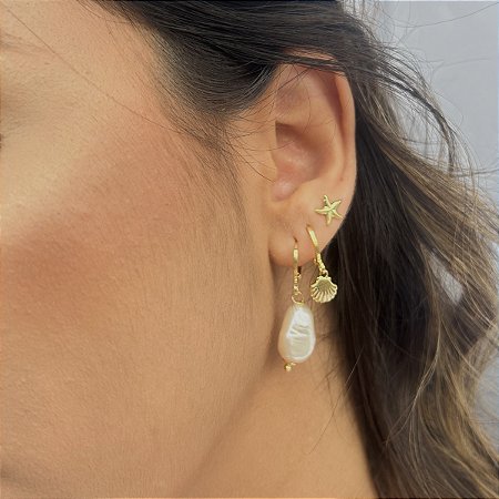 BRINCO TRANQUETA DE CONCHA FOLHEADO A OURO 18K.