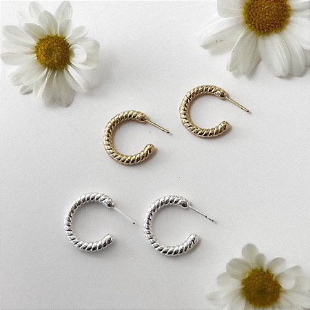 BRINCO ARGOLA  CORDA BANHADO A OURO 18K.