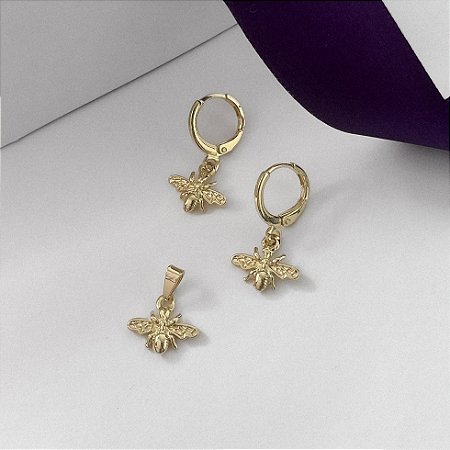 BRINCO ABELHA TRANQUETA BANHADO A OURO 18K.
