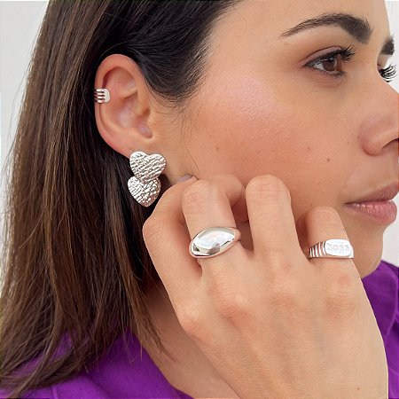 BRINCO CORACAO AMASSADO DUPLO BANHADO A PRATA.