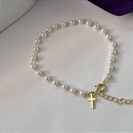 PULSEIRA PEROLA FINALIZADO COM CRUZ BANHADO A OURO 18K.