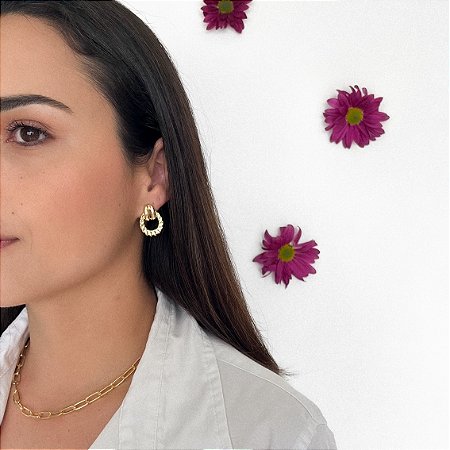 BRINCO ARO TRANÇADO 2,3CM BANHADO A OURO 18K.