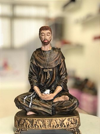 São Francisco meditando (gesso)