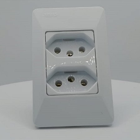 Tomadas 2P+T 20A 250V (2x) - Distanciadas Externa - Cod1408 - FAME