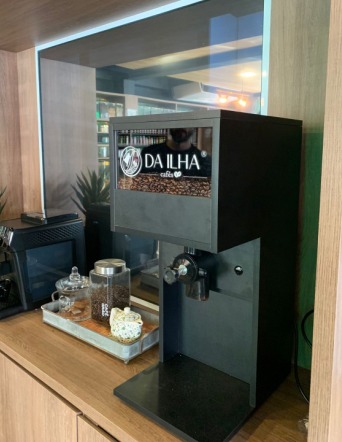 Moinho Artesanal de Café para uso comercial com reservatório de 2,5Kg