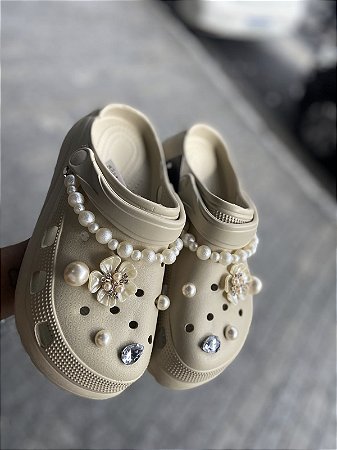 Crocs luxo pérolas