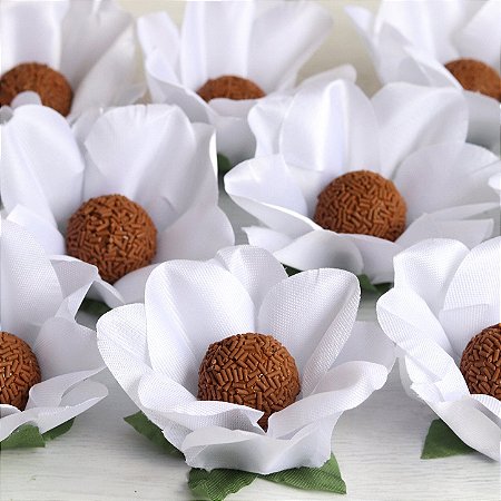 Forminha para Doces Finos - Lírio - Tecido Cetim Branco - 20 unidades - Maxiformas - Rizzo