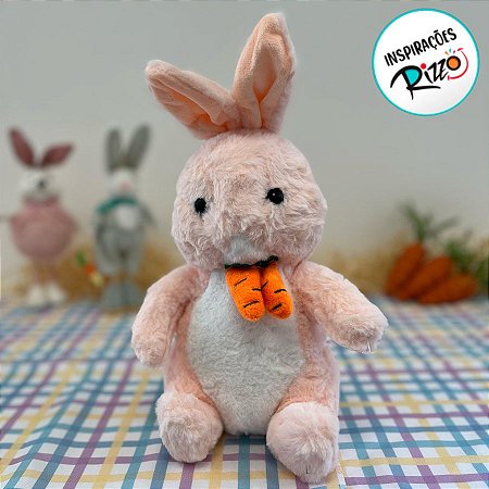 Coelho de Pelúcia Rosa com Gravata de Cenoura - 25cm - 1 unidade - Rizzo