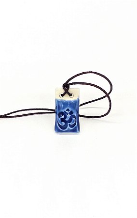 Colar Difusor de Aroma Pessoal -  Simbolo Om Retangular Azul