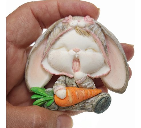 Molde De Silicone: Coelhinha com Cenoura - 7,0 x 6,0 cm