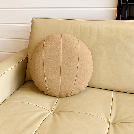 ALMOFADA REDONDA COMPLETA TECIDO BOUCLE COM REFIL COR CAQUI BEGE ESCURO 43CM