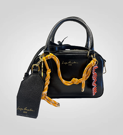 Bolsa Pequena em Couro Preto com Charms/ Luiza Barcelos