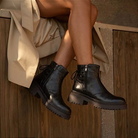 Bota Tratorada de Couro Legítimo Cano Curto