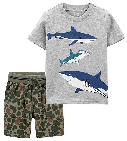 Camiseta Tubarão e Shorts Camuflagem