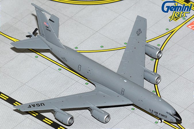 Gemini Jets 1:400 United States Air Force Boeing KC-135RT Stratotanker "McConnell Air Force Base"