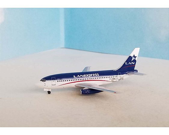 Aeroclassics 1:400 LAN Express Boeing 737-200