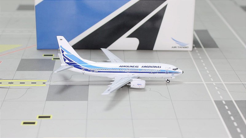 Panda Models (Air Tango) 1:400 Aerolineas Argentinas Boeing 737-700